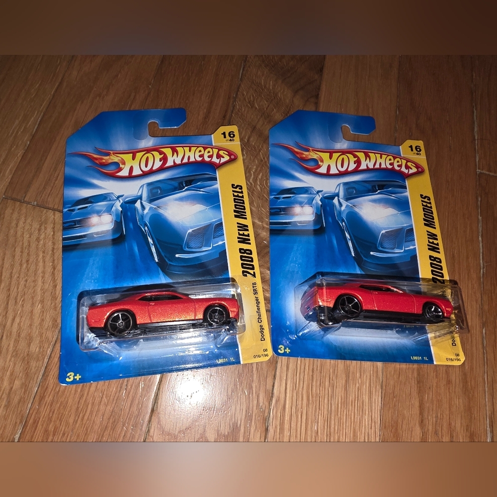 2pc 2007 Misprint? HOTWHEELS Dodge Challenger SRT8 Toy Car  PACKAGE 2 DATES2008
